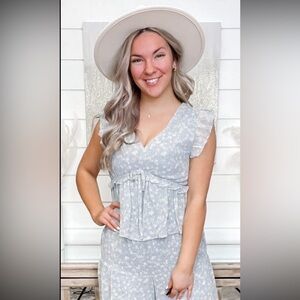 Cropped Blue floral shirt